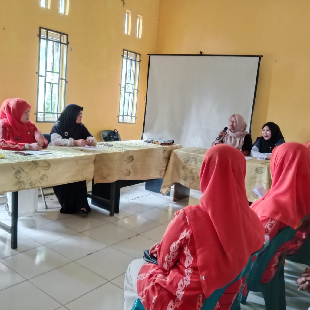 Kegiatan Rutin Arisan bulanan Dharma Wanita (DW) Kecamatan Gajah Putih